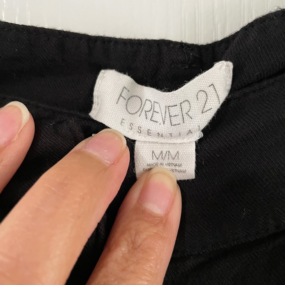 Forever 21 Pleated Dress Shorts with Pockets M/L - Picture 4 of 4